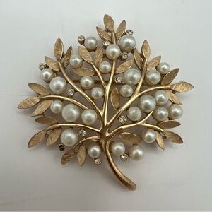 Vintage 1960’s Crown Trifari Gold and Pearl Leaf Brooch